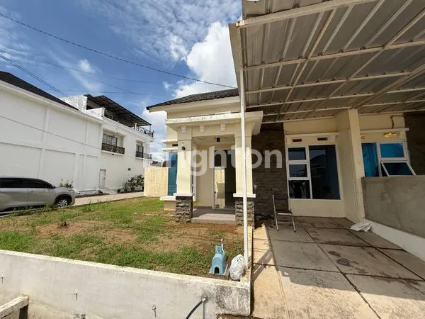 image RUMAH CANTIK ADA LEBIH TANAH BELAKANG DAN SAMPING (1)