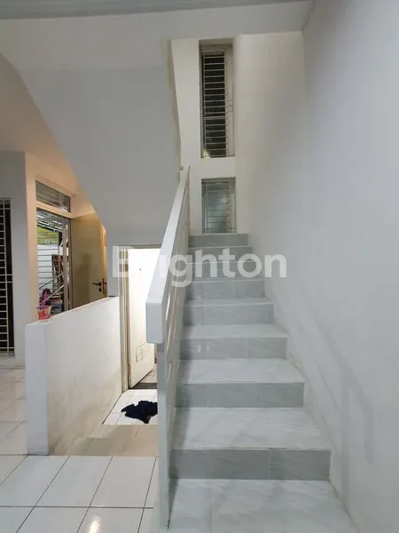 image RUMAH 2 LANTAI  SIAP HUNI GOLDEN PALM (3)