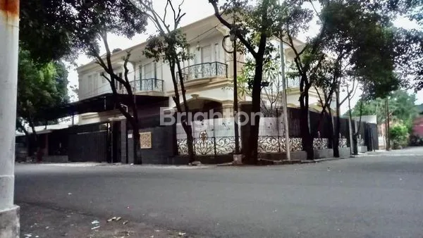 image RUMAH CLASSIC MODERN DI GANDARIA, JAKSEL (1)