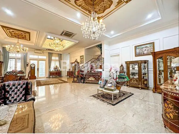 image RUMAH CLASSIC MODERN DI GANDARIA, JAKSEL (6)