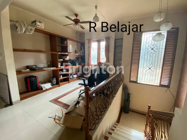 image DIJUAL CEPAT RUMAH MEWAH DI LINGKUNGAN STRATEGIS (3)