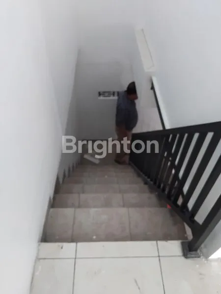 image DISEWAKAN RUMAH 2 LANTAI MINIMALIS CANTIK (6)