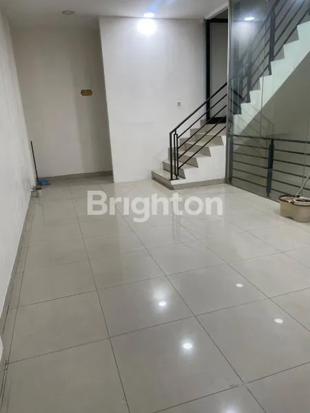 image RUKO 3 LANTAI MUARA KARANG - PUSAT BISNIS JAKARTA UTARA - COCOK UNTUK KANTOR / DAPUR ONLINE / GUDANG (3)