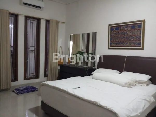 image " RUMAH HOOK  CANTIK, SIAP HUNI,ASRI, TERAWAT, SIRKULASI UDARA OK CEILING 11 METER, PLUS KOLAM IKAN KOI, STRATEGIS DI JATI MAKMUR, PONDOK GEDE, BEKASI" (7)