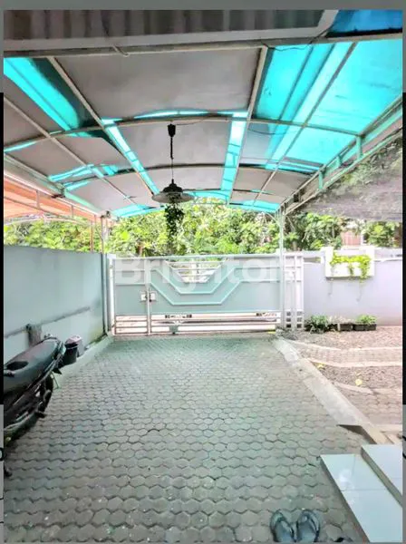 image RUMAH LUAS STRATEGIS TAMAN MERUYA ILIR JAKARTA BARAT (1)