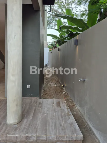 image RUMAH 2 LANTAI BINTARO TANGERANG SELATAN MEWAH KUALITAS PREMIUM BEBAS BANJIR LOKASI STRATEGIS (5)