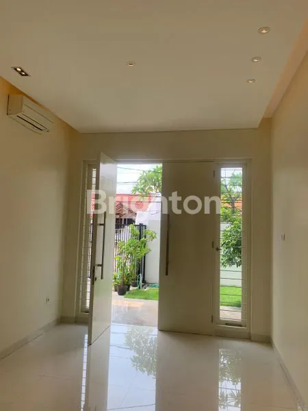 image RUMAH MEWAH DENGAN PERABOTAN LENGKAP HIGH GRADE DI JEMURSARI TIMUR, SURABAYA (2)