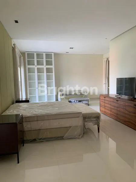 image RUMAH MEWAH DENGAN PERABOTAN LENGKAP HIGH GRADE DI JEMURSARI TIMUR, SURABAYA (7)