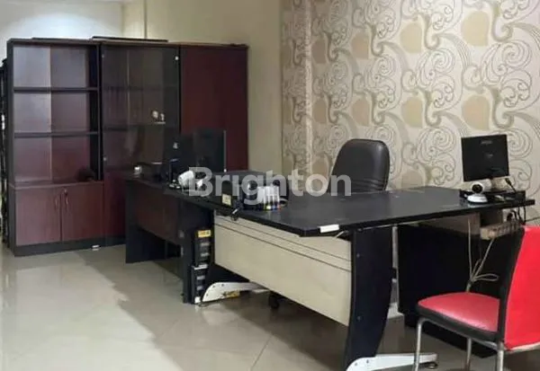 image DI JUAL ATAU DI SEWA KAN RUKO TYPE 3 LANTAI DI TENGAH KOTA SAMARINDA  (1)