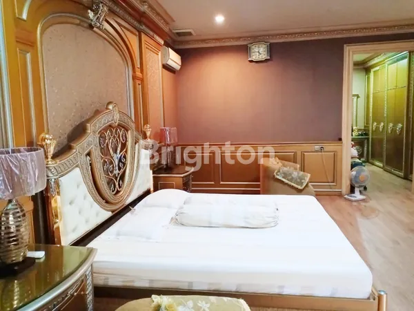 image RUMAH CLASSIC MODERN DI BOULEVARD ARAYA SURABAYA MURAH DI BAWAH PASAR (5)