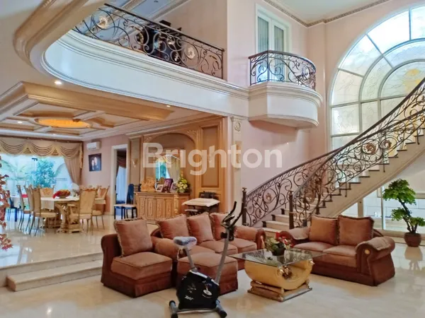 image RUMAH CLASSIC MODERN DI BOULEVARD ARAYA SURABAYA MURAH DI BAWAH PASAR (6)