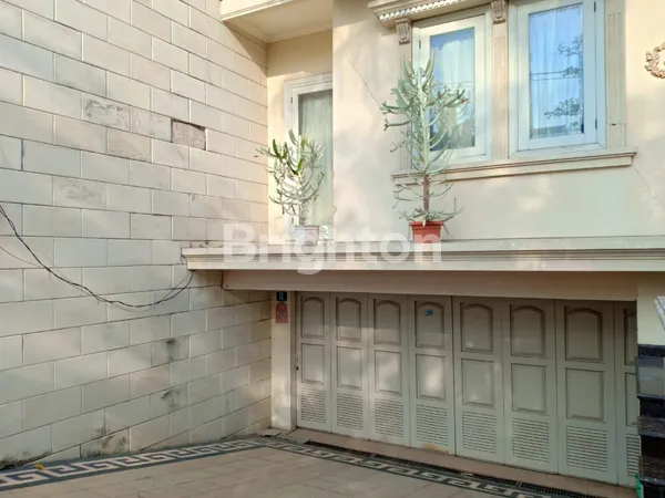 image RUMAH CLASSIC MODERN DI BOULEVARD ARAYA SURABAYA MURAH DI BAWAH PASAR (8)