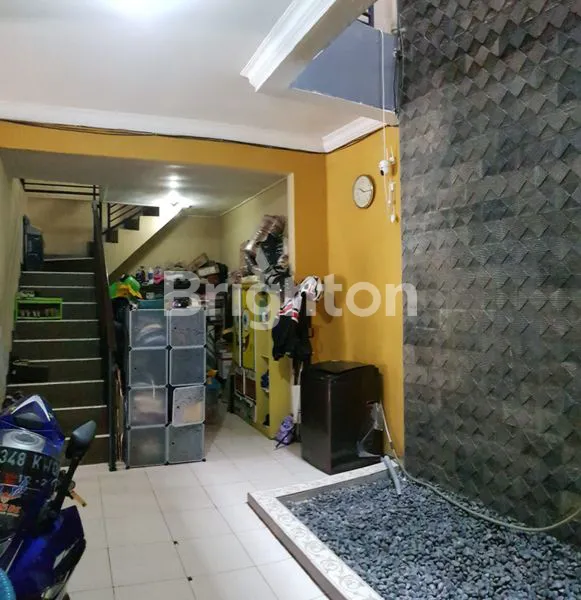 image RUMAH 2,5 LANTAI SIAP HUNI + KIOS PONDOK PEKAYON INDAH, SHM (2)