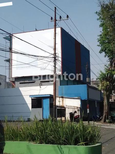 BUTUH SEGERA TERSEWA. GEDUNG TEMPAT USAHA 4 LANTAI DI LOKASI STRATEGIS DENGAN AKSES JALAN 12 M (JARANG TERSEDIA / LIMITED PROPERTI)