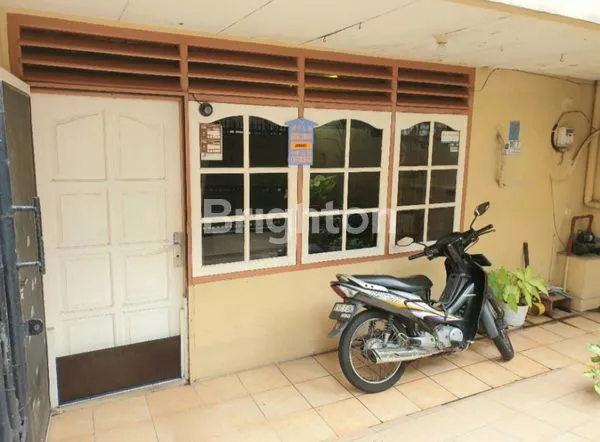 image RUMAH HITUNG TANAH PADEMANGAN UK 5.5X15 SHM ROW 1 MOBIL JAKARTA UTARA (2)