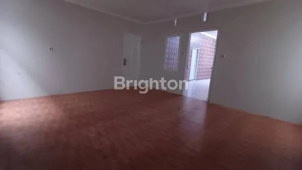 image RUMAH BARU PARKIRAN LUAS DEKAT BIGMALL (7)