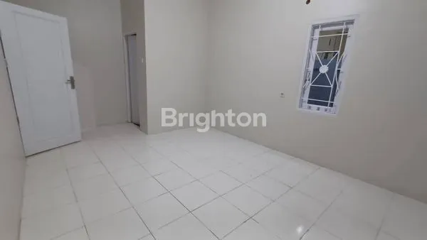 image RUMAH BARU PARKIRAN LUAS DEKAT BIGMALL (6)