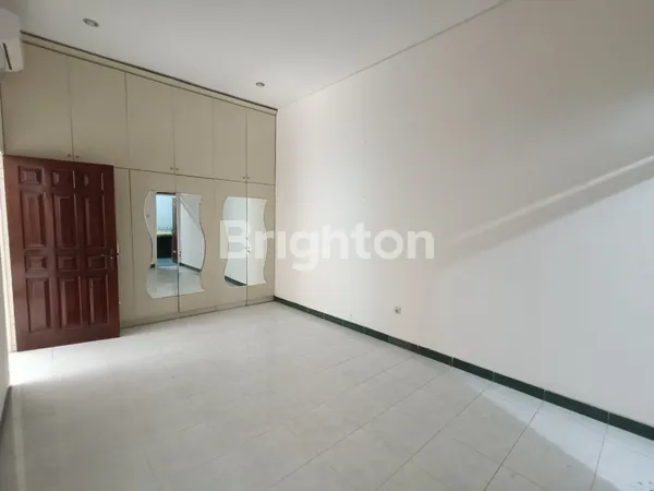 image DISEWAKAN RUMAH TAMAN PONDOK INDAH WIYUNG SIAP HUNI SANGAT TERAWAT (4)