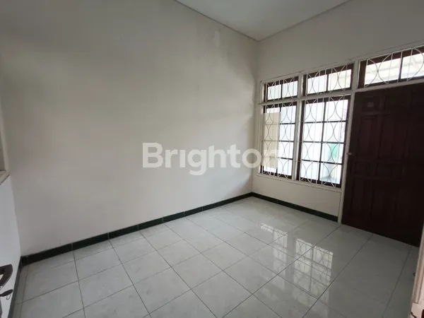 image DISEWAKAN RUMAH TAMAN PONDOK INDAH WIYUNG SIAP HUNI SANGAT TERAWAT (7)