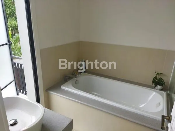 image RUMAH BERGAYA EROPA DI KEMANG JAKARTA SELATAN LT 234M2, DEKAT KE PEJATEN, KEMANG, AMPERA    (5)