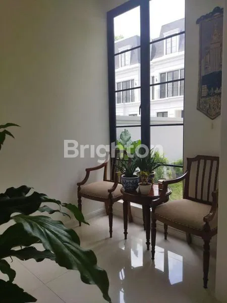 image RUMAH BERGAYA EROPA DI KEMANG JAKARTA SELATAN LT 234M2, DEKAT KE PEJATEN, KEMANG, AMPERA    (2)