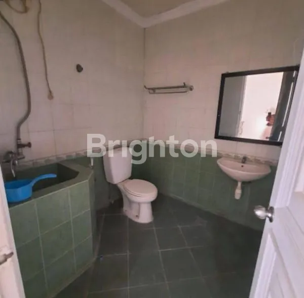 image MURAH RUMAH MEWAH MODEL CLASSIC TERAWAT SIAP HUNI DEKAT KAMPUS UBAYA (5)