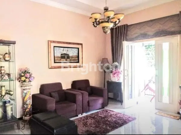 image RUMAH MEWAH 2 LT HOOK SEMI FURNISHED  DESIGN TROPICAL MODERN LUAS DAN ASRI DI AREA SUHAT KOTA MALANG (6)