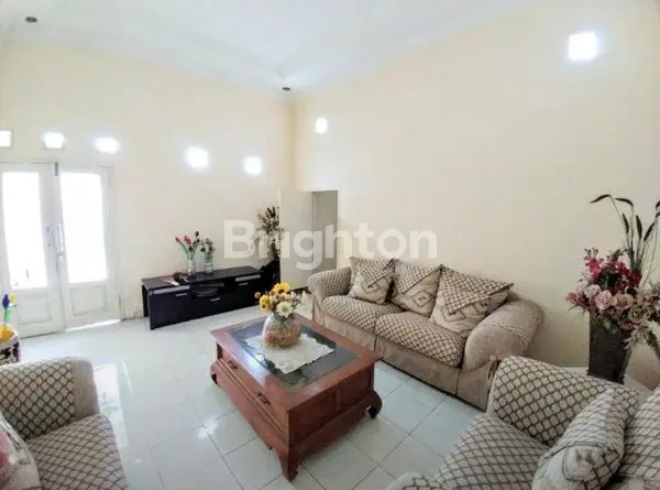 image RUMAH MEWAH 2 LT HOOK SEMI FURNISHED  DESIGN TROPICAL MODERN LUAS DAN ASRI DI AREA SUHAT KOTA MALANG (5)