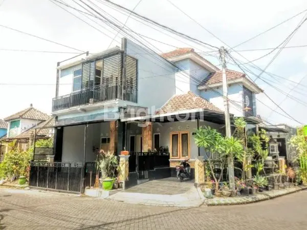 image RUMAH MEWAH 2 LT HOOK SEMI FURNISHED  DESIGN TROPICAL MODERN LUAS DAN ASRI DI AREA SUHAT KOTA MALANG (8)