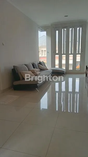 image DIJUAL RUMAH MEWAH KOTA WISATA CIBUBUR DALAM CLUSTER, SUDAH RENOV SIAP HUNI. (6)