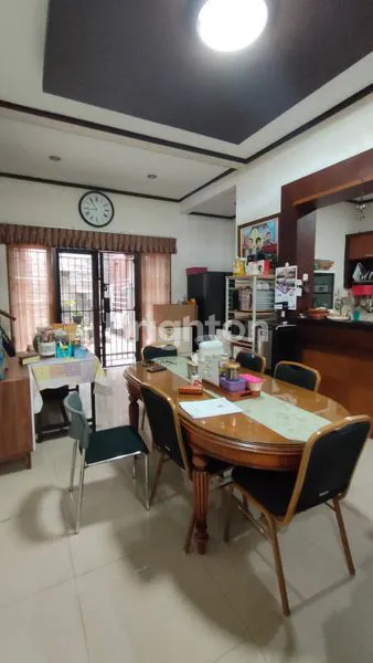 image RUMAH TERAWAT SIAP HUNI SANGAT NYAMAN DI TENGAH KOTA DI JALAN CIATEUL BANDUNG (5)