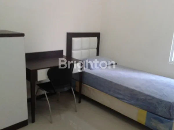 image RUMAH FULL FURNISH SIAP HUNI ROW JALAN 3 MOBIL DI SUKOLILO (4)