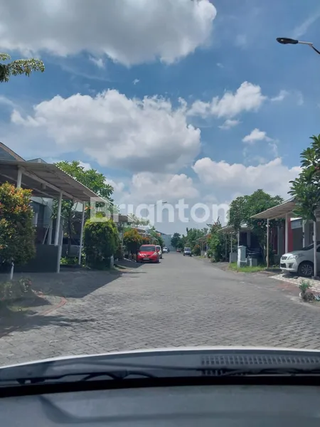 image RUMAH FULL FURNISH SIAP HUNI ROW JALAN 3 MOBIL DI SUKOLILO (6)