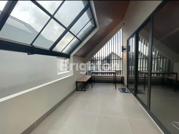 image RUMAH BARU FULLY FURNISHED CANTIK 3 LANTAI DI SYMPHONIA SUMMARECON SERPONG (1)