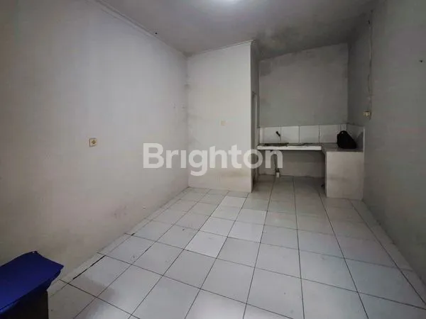 image JUAL CEPAT RUMAH KOS / KONTRAKAN STRATEGIS COCOK INVESTASI DI PENGASINAN, RAWALUMBU, BEKASI (3)