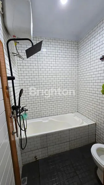 image RUMAH BAGUS 2 LANTAI SEMIFIRNISH DI PERUMAHAN PROLAND CIBINONG (7)