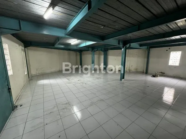 image GEDUNG ATAU GUDANG SIAP PAKAI COCOK UNTUK GUDANG, SHOWROOM ATAU PUN KANTOR KEROBOKAN (7)
