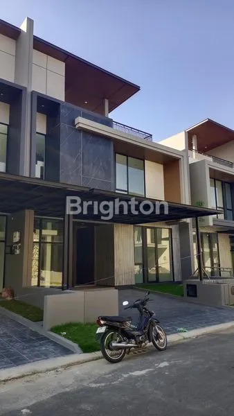 image RUMAH CITRALAND BARU GRESS DISTRIC 9 ADA ROOFTOP TERBUKA (1)