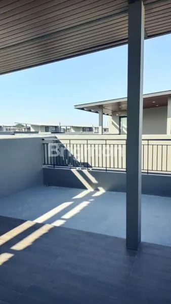 image RUMAH CITRALAND BARU GRESS DISTRIC 9 ADA ROOFTOP TERBUKA (8)