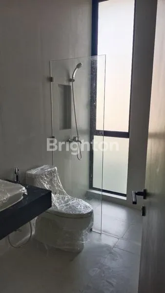 image RUMAH CITRALAND BARU GRESS DISTRIC 9 ADA ROOFTOP TERBUKA (3)