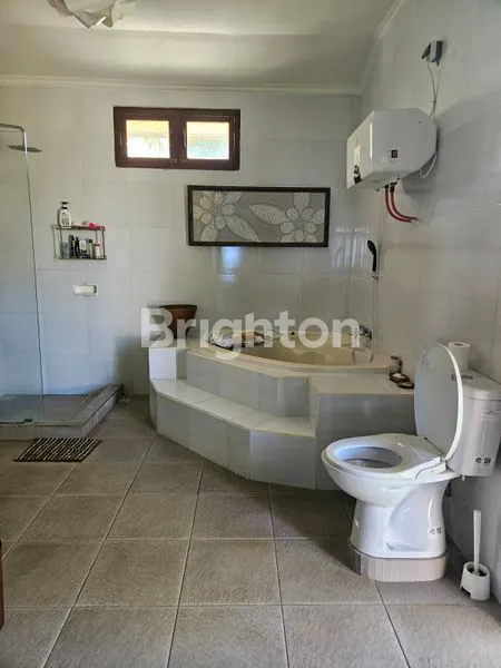 image VILLA MEWAH DI TEPI PANTAI DI SERAYA KARANG ASEM BALI BED ROOM 5 + 1 AND 2 BATH ROOM 4  RSHOWER ROOM + 1 TOILET ROOM (5)