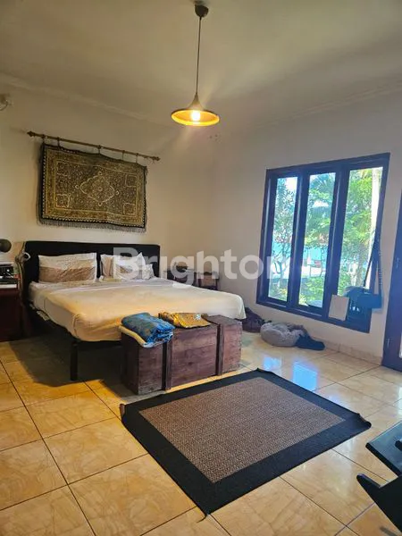 image VILLA MEWAH DI TEPI PANTAI DI SERAYA KARANG ASEM BALI BED ROOM 5 + 1 AND 2 BATH ROOM 4  RSHOWER ROOM + 1 TOILET ROOM (7)