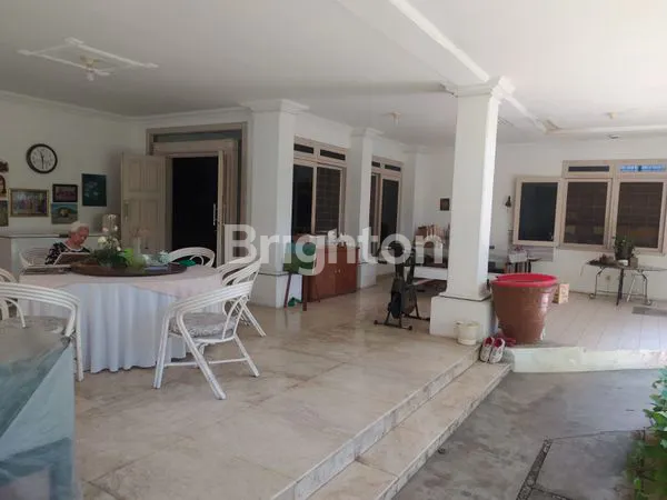 image RUMAH TUA + MEWAH + TERAWAT DI JANTUNG KOTA SURABAYA. (7)