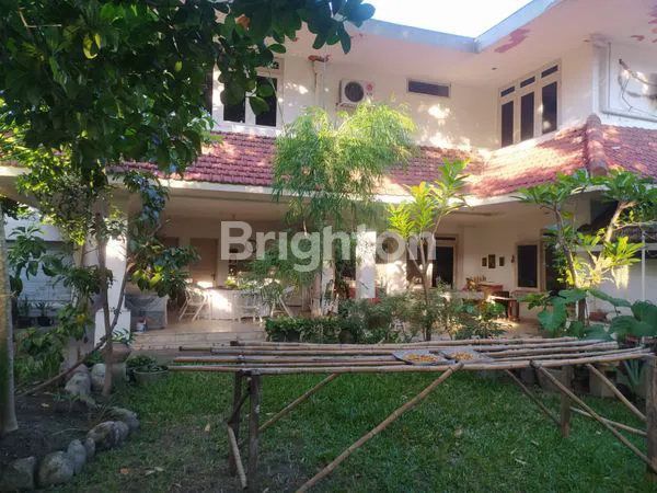 image RUMAH TUA + MEWAH + TERAWAT DI JANTUNG KOTA SURABAYA. (3)