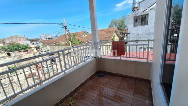 image RUMAH 7 KT LT 195M² DI RATULANGI (8)