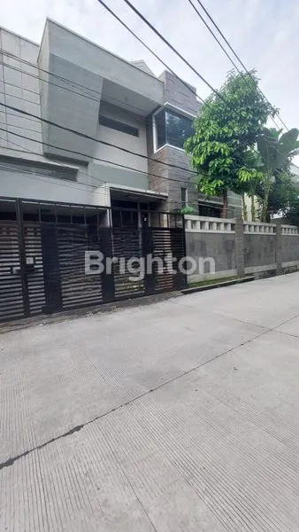 image RUMAH GREENVILLE SIAP HUNI DEKAT PUSAT KULINER JAKARTA BARAT (3)