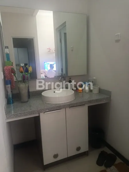 image RUMAH 2 LANTAI SEMI FURNISH ONE GATE SYSTEM ROW JALAN LEBAR DI SUKOLILO (6)