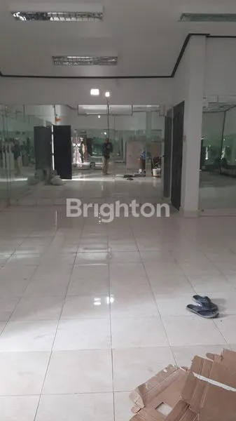 TOKO STRATEGIS DI JL RAYA CELUK