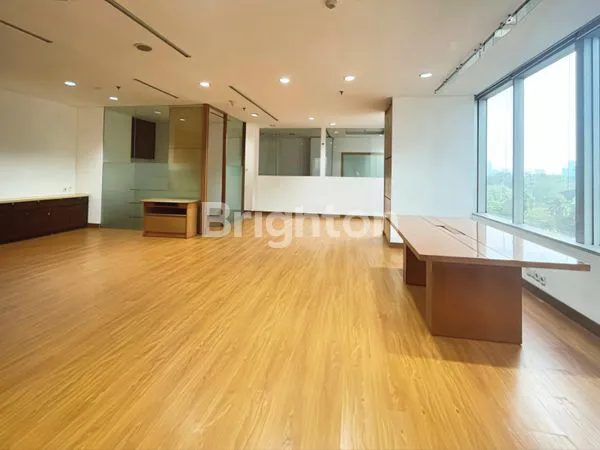 image KANTOR BARU SIAP PAKAI FURNISHED DI MENARA SUDIRMAN (2)