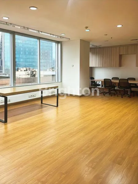 KANTOR BARU SIAP PAKAI FURNISHED DI MENARA SUDIRMAN